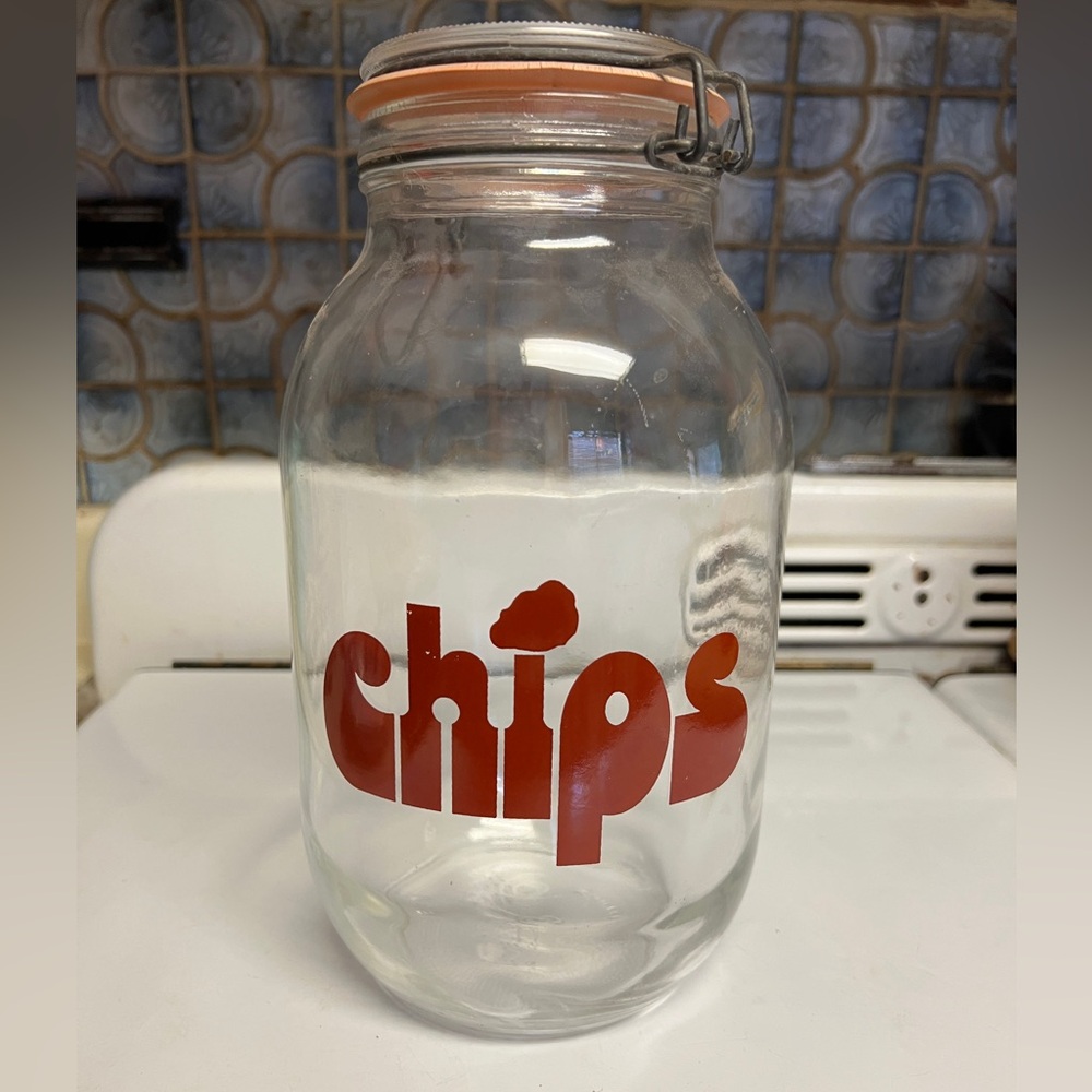 VNTG CHIPS 3L GLASS CANISTER BY TRIOMPHE FRANCE//1970’s//WIRE BAIL//RUST LETTERS